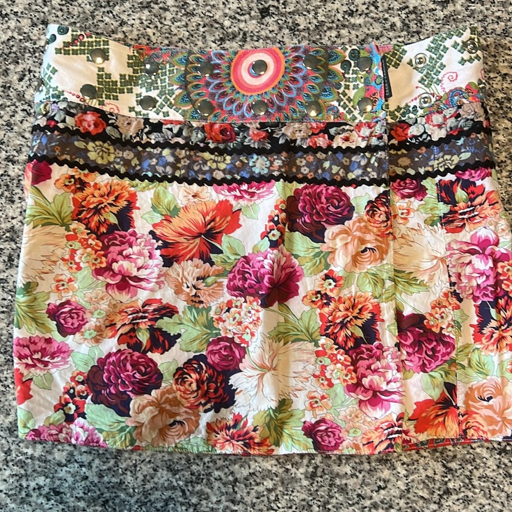 Reversible, adjustable mini skirt - Picture 5 of 5